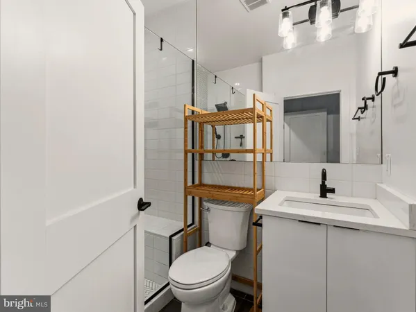 $2,800 | 1120 Penn Street Northeast, Unit 2, Washington, DC 20002