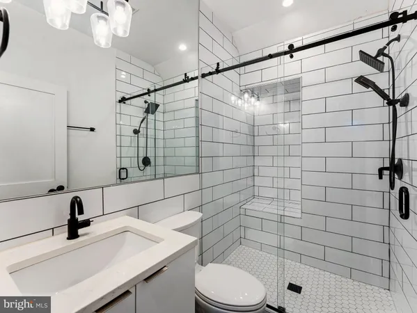 $2,800 | 1120 Penn Street Northeast, Unit 2, Washington, DC 20002