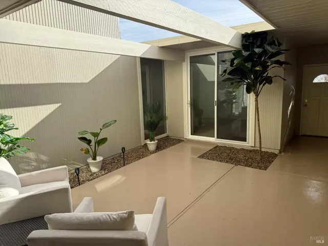 a view of utility room