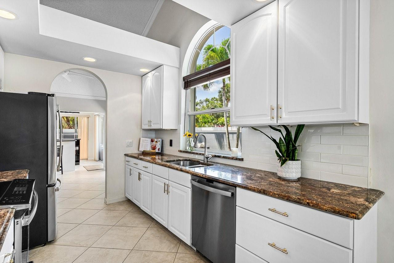 2860 Wilderness Road West Palm Beach, FL 33409 - Photo 17 of 49 Photo 17