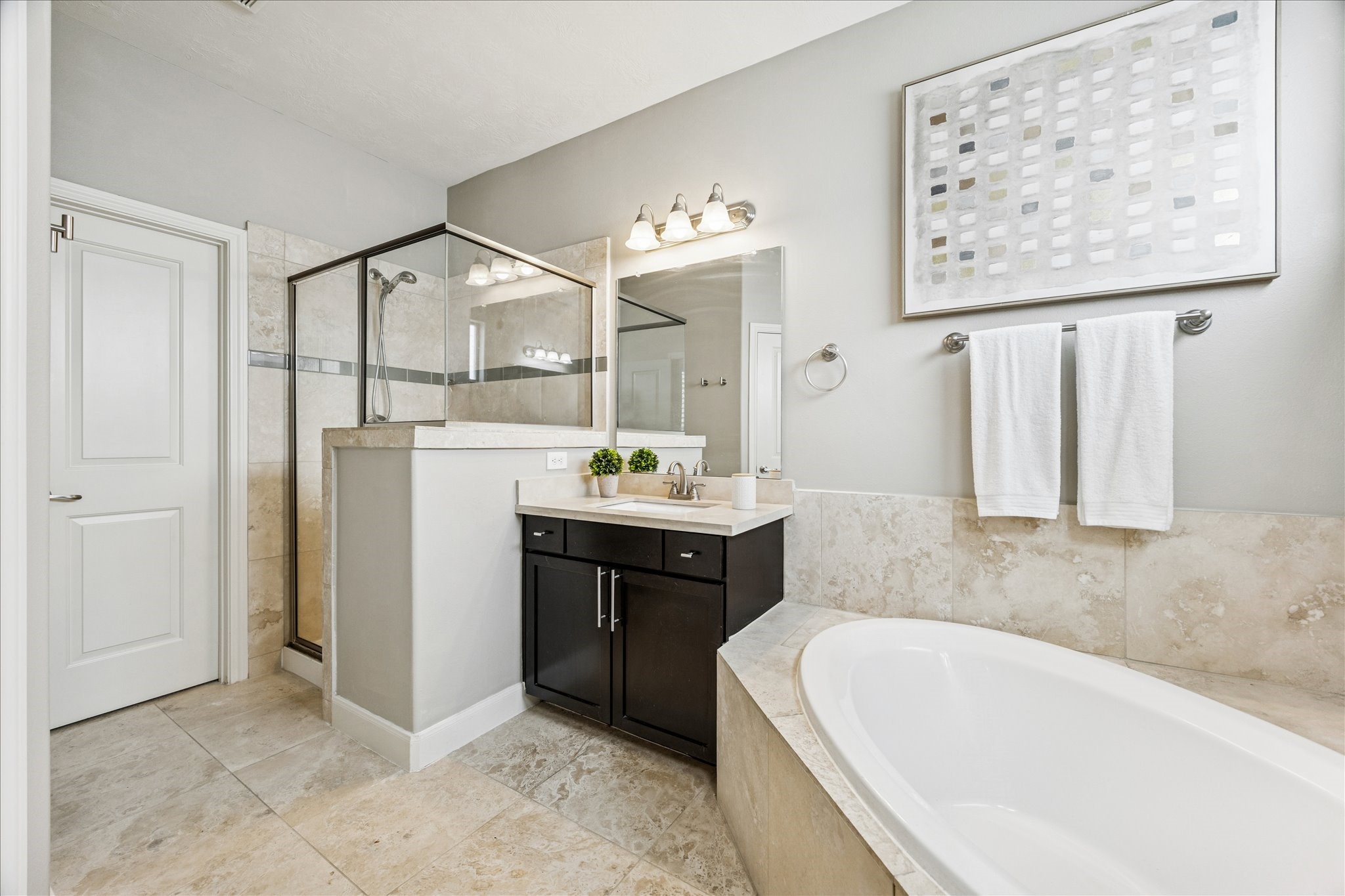 1216 Sampson Street Houston, TX 77003 - Photo 29 of 36 a bathroom with a tub a sink and a mirror