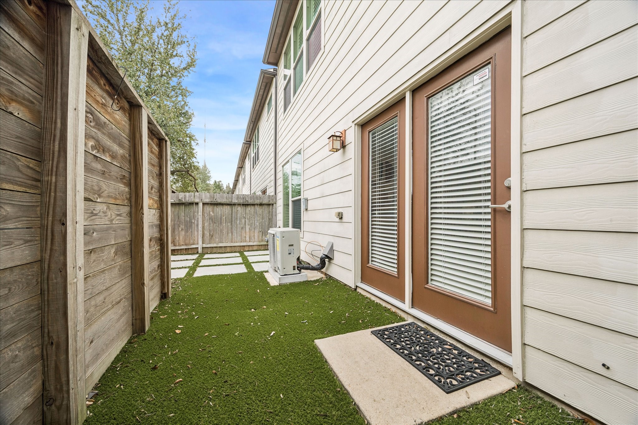 1216 Sampson Street Houston, TX 77003 - Photo 31 of 36 a backyard of a house with table and chairs