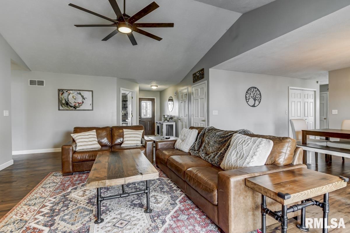 2401 Harrier Road Springfield, IL 62711 - Photo 8 of 37