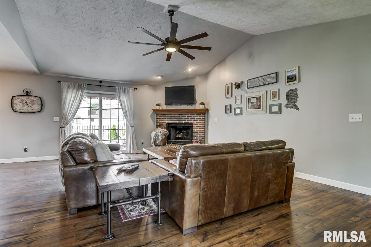 2401 Harrier Road Springfield, IL 62711 - Photo 9 of 37