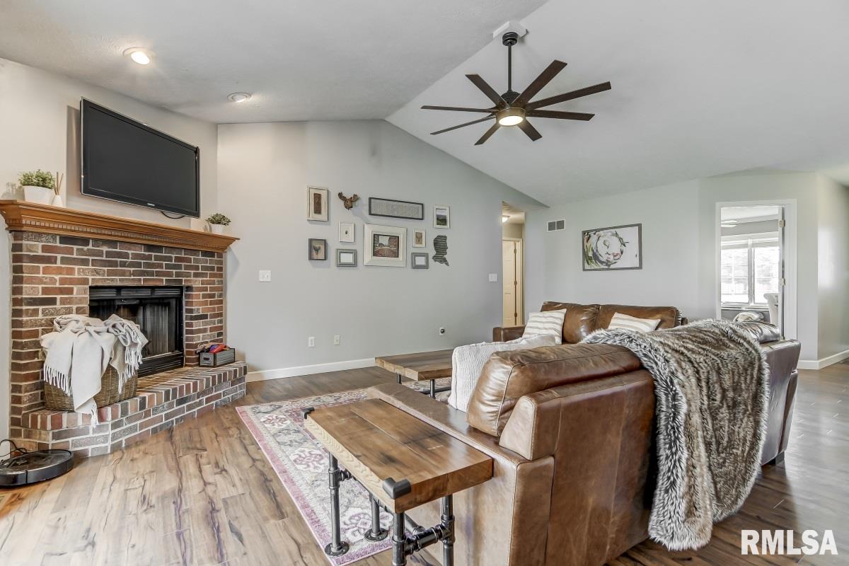 2401 Harrier Road Springfield, IL 62711 - Photo 10 of 37