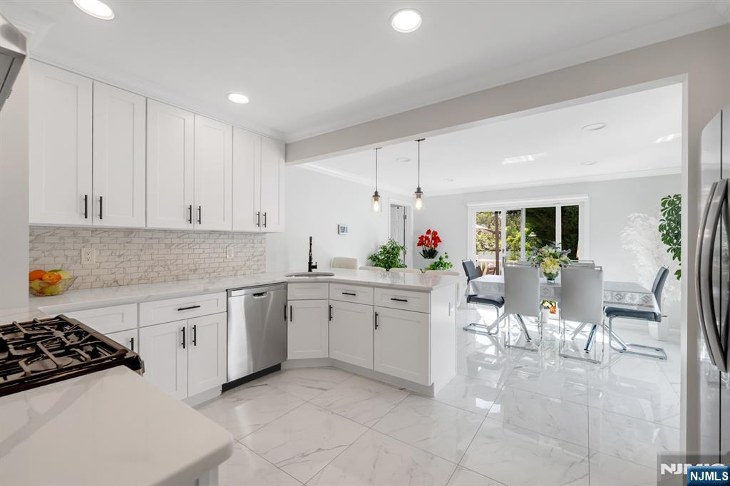 138 Merrill Road Clifton, NJ 07012 - Photo 4 of 22 Gallery Image 4