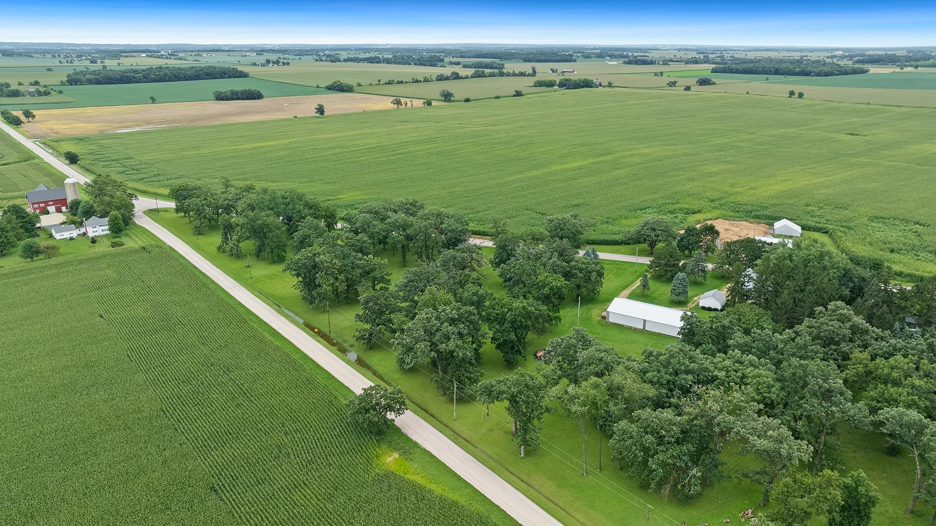 8540 Manchester Road Capron, IL 61012 - Photo 4 of 46