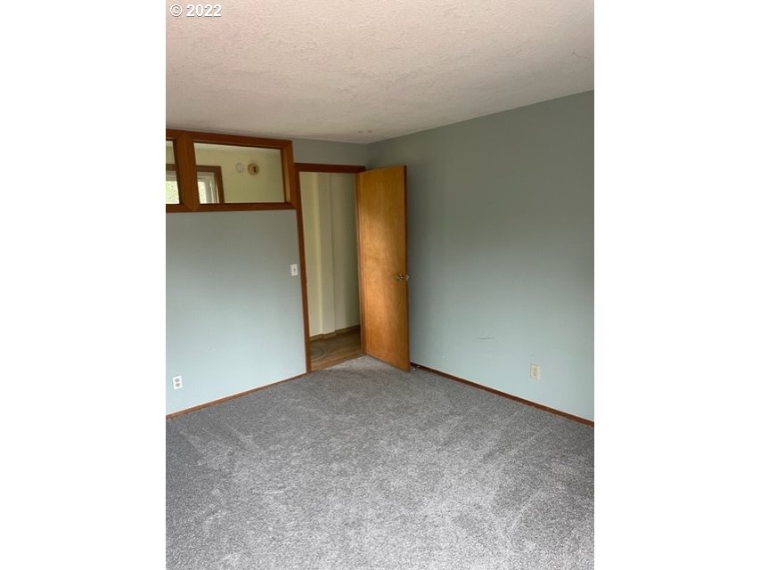 82646 Butte Road Creswell, OR 97426 - Photo 17 of 40 Bedroom