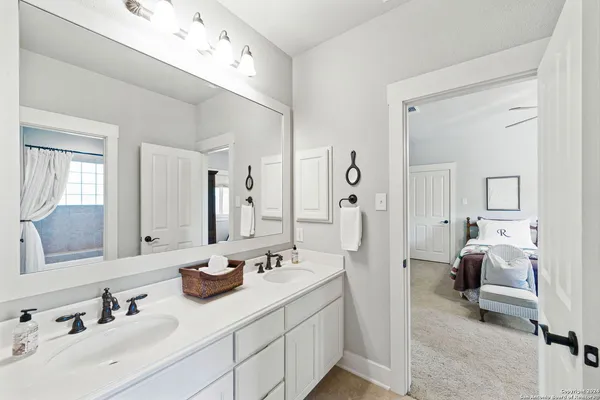 a en suite bathroom with double sink and a mirror
