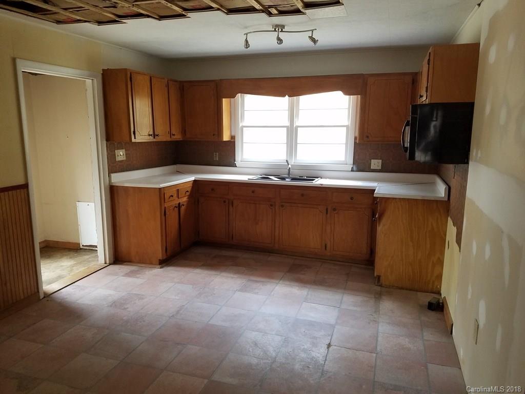 553 Chambers Cove Road Canton, NC 28716 - Photo 8 of 16