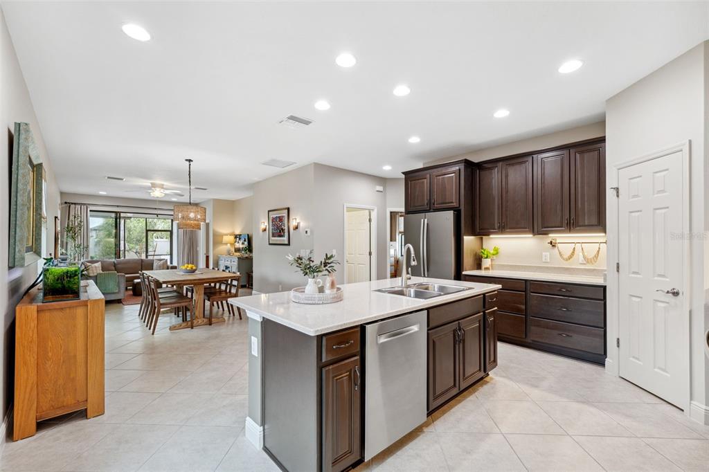 3877 Burdick Loop Odessa, FL 33556 - Photo 7 of 64