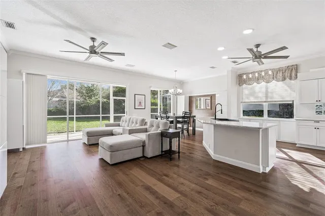 a view of a livingroom with a workspace