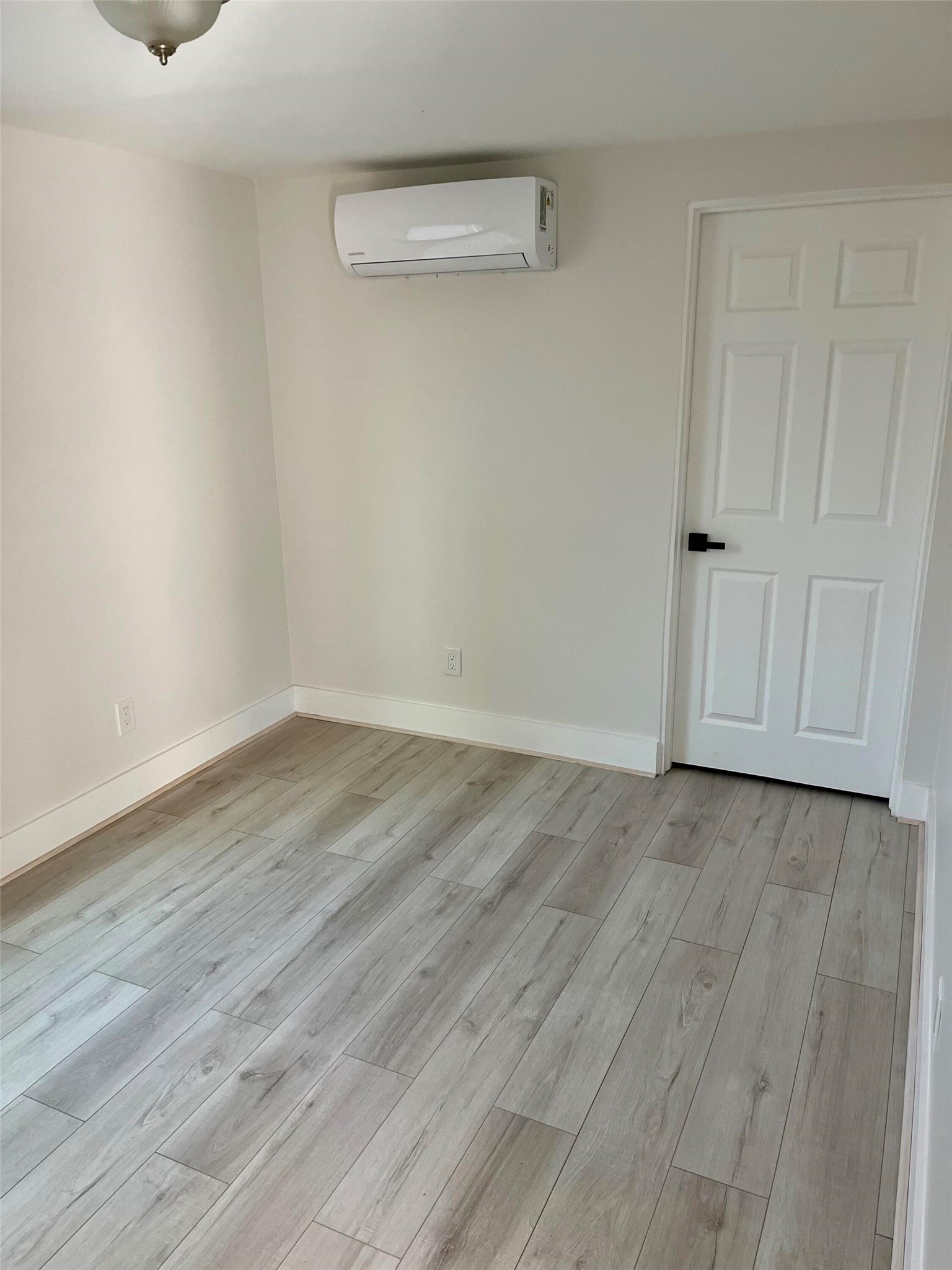 7201 Helmers Street Houston, TX 77022 - Photo 2 of 10