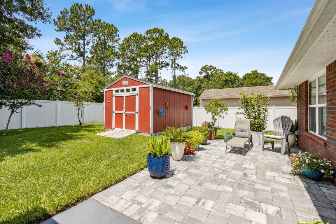 88033 Maybourne Road Yulee, FL 32097 - Photo 41 of 42 a front view of a house with garden
