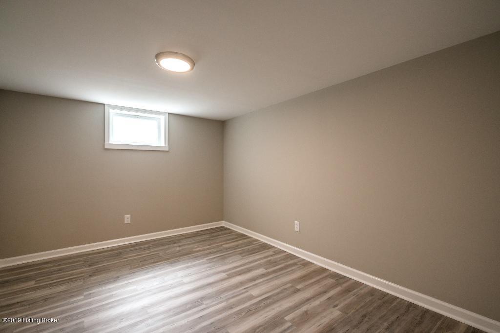 4104 Plymouth Road Louisville, KY 40207 - Photo 17 of 22 LL Bedroom