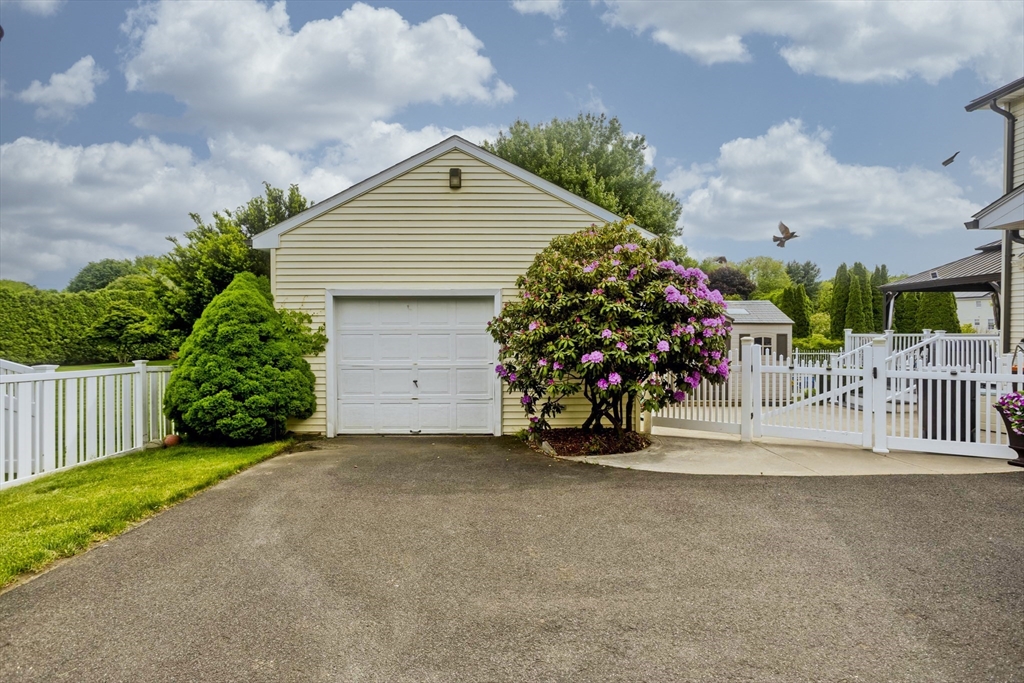 77 Glendale Road Agawam, MA 01001 - Photo 5 of 40