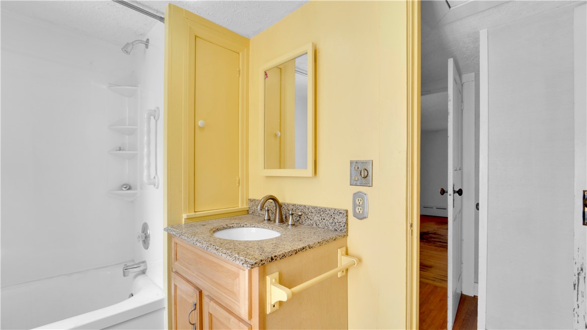 150 William Kidder Road Lancaster, NY 14086 - Photo 24 of 39 The Full Bath (6' x 10') located upstairs, featuri