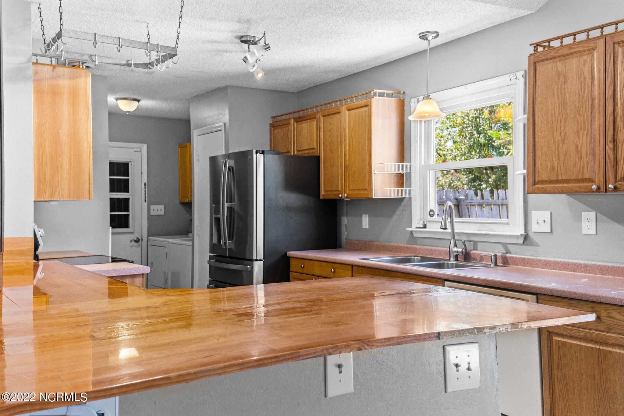 529 Raintree Circle Jacksonville, NC 28540 - Photo 11 of 43 32-web-or-mls-DSC09712