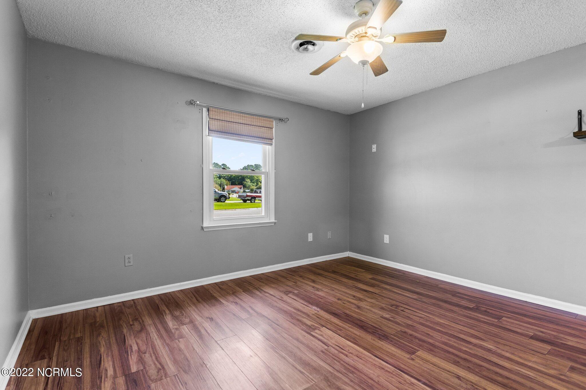 529 Raintree Circle Jacksonville, NC 28540 - Photo 19 of 43 39-web-or-mls-DSC09755