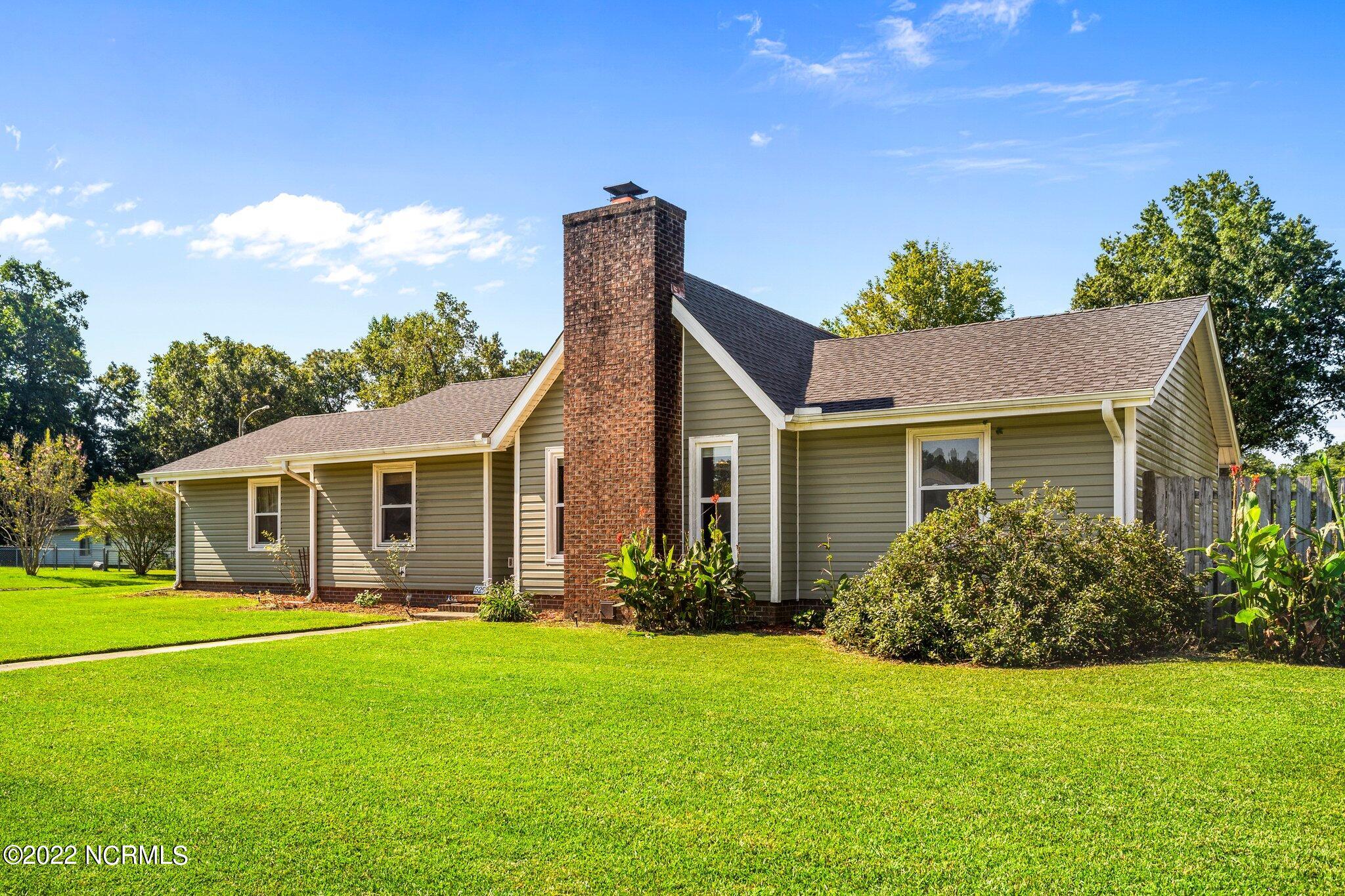 529 Raintree Circle Jacksonville, NC 28540 - Photo 2 of 43 2-web-or-mls-DSC09612