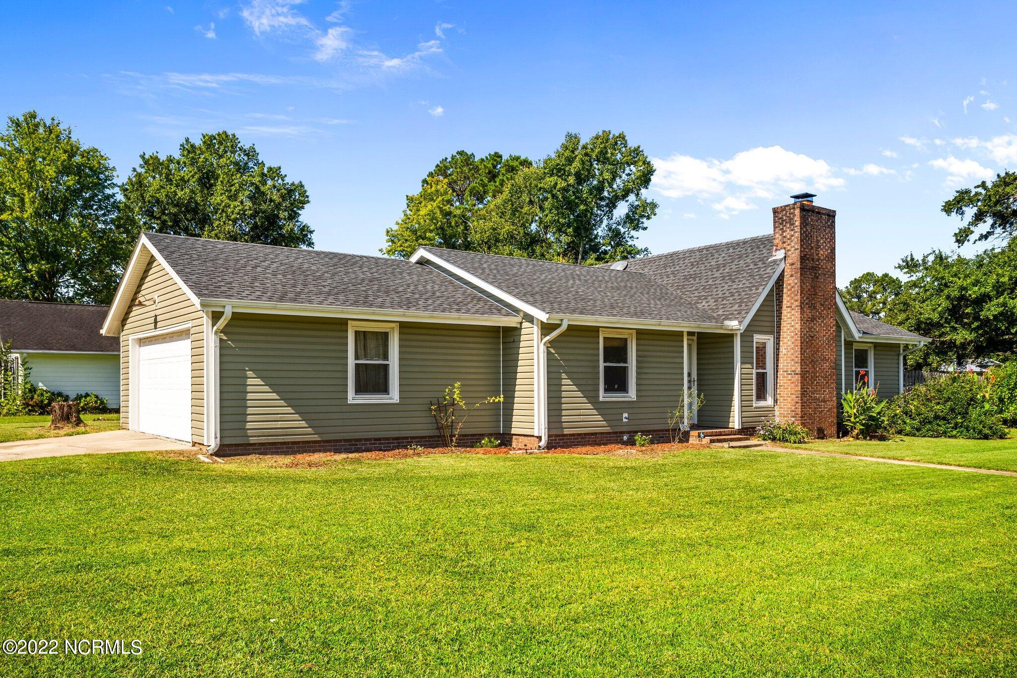 529 Raintree Circle Jacksonville, NC 28540 - Photo 3 of 43 3-web-or-mls-DSC09614