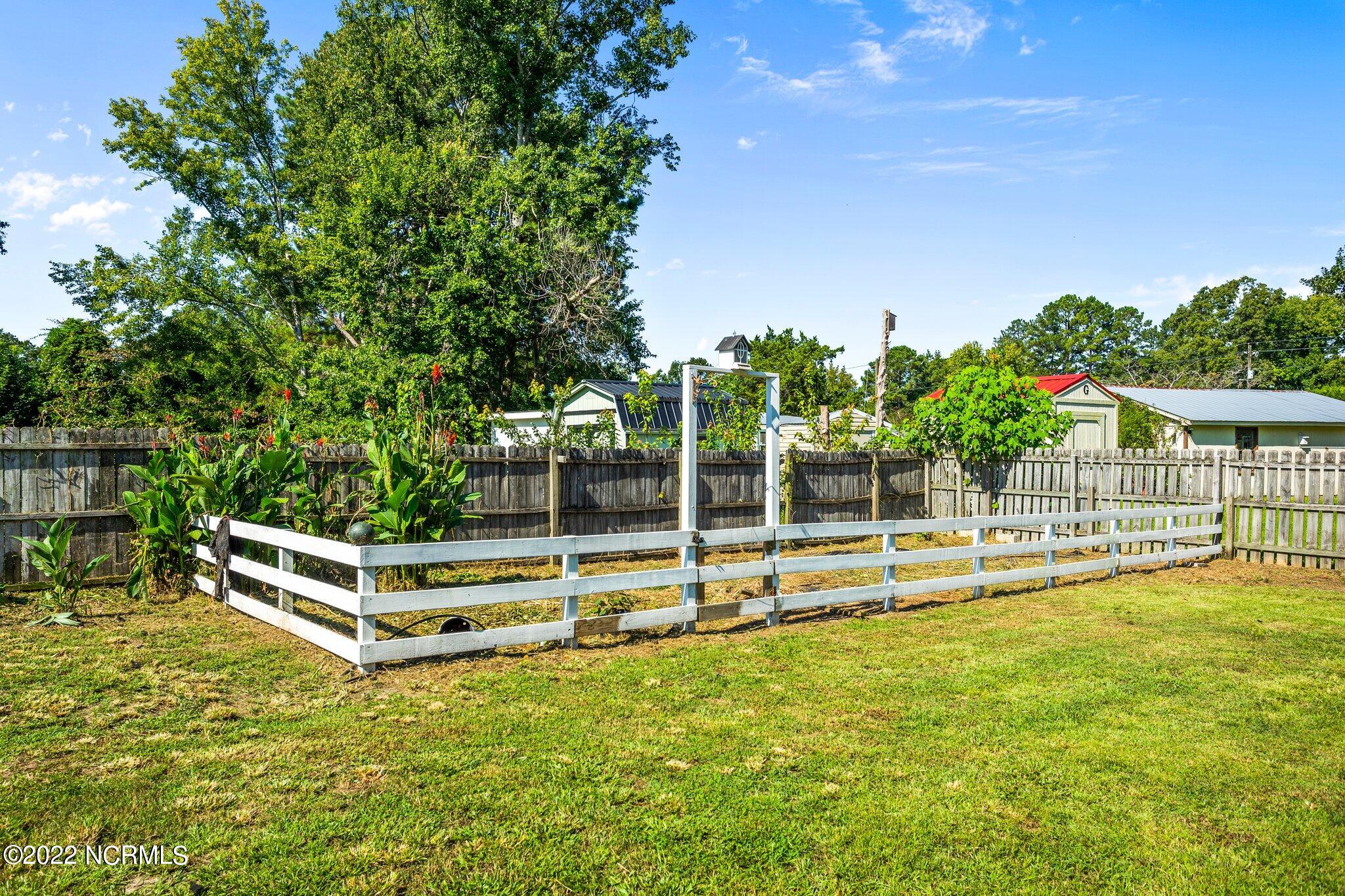 529 Raintree Circle Jacksonville, NC 28540 - Photo 33 of 43 5-web-or-mls-DSC09616