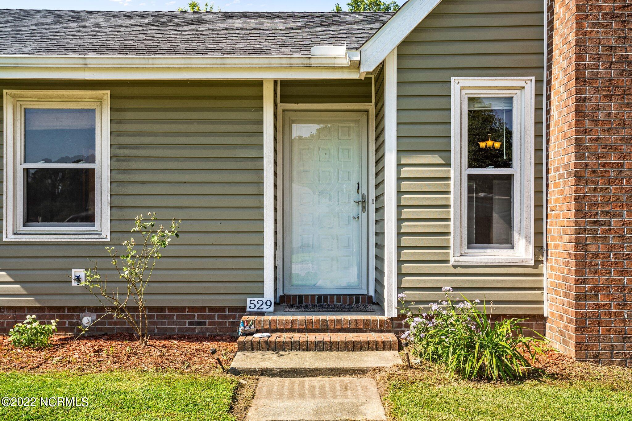 529 Raintree Circle Jacksonville, NC 28540 - Photo 5 of 43 19-web-or-mls-DSC09615
