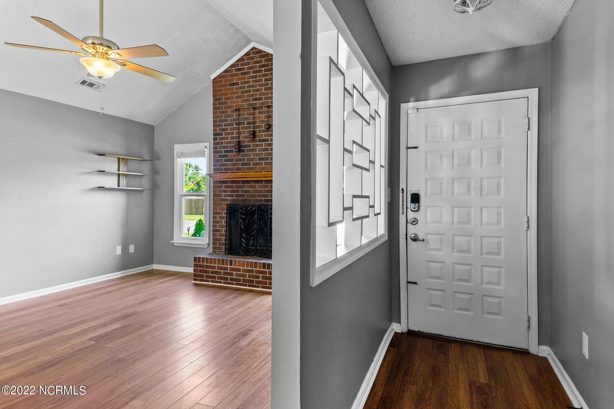 529 Raintree Circle Jacksonville, NC 28540 - Photo 6 of 43 29-web-or-mls-DSC09682