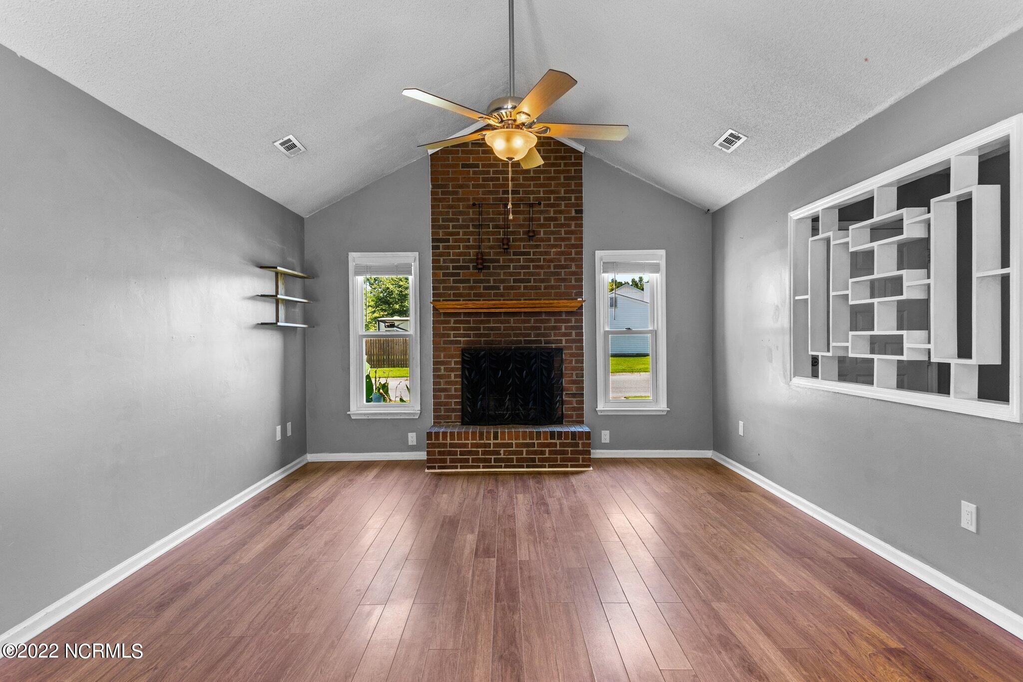 529 Raintree Circle Jacksonville, NC 28540 - Photo 7 of 43 27-web-or-mls-DSC09780