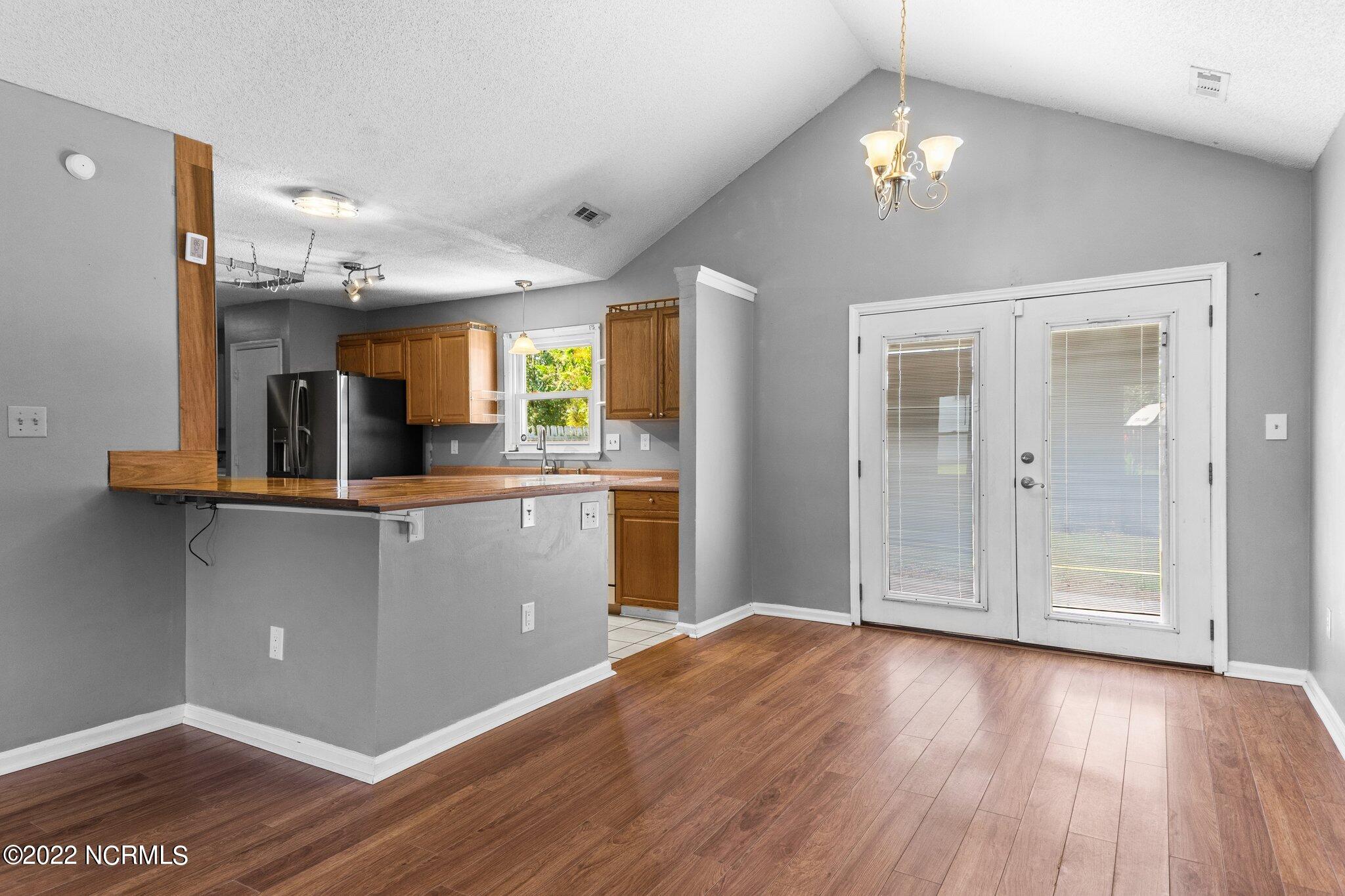529 Raintree Circle Jacksonville, NC 28540 - Photo 9 of 43 31-web-or-mls-DSC09702