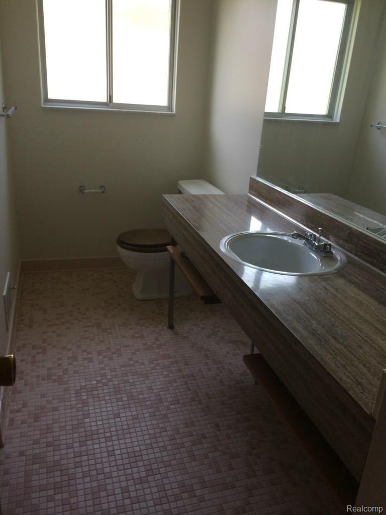 3561 Leason Road Sterling Heights, MI 48310 - Photo 13 of 19 037.jpg