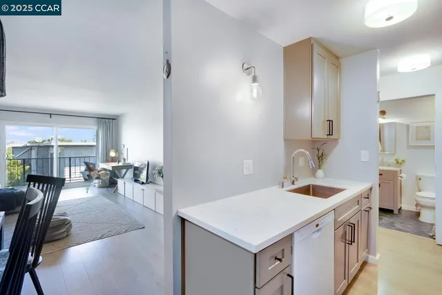 $299,000 | 567 Oakland Avenue, Unit 305, Oakland, CA 94611