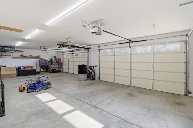 $825,000 | 21089 Falling Leaf Road, Redding, CA 96003