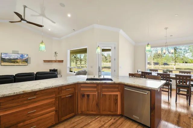 $825,000 | 21089 Falling Leaf Road, Redding, CA 96003