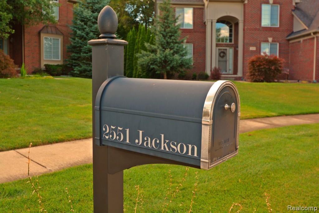 2551 Jackson Drive Rochester, MI 48309 - Photo 23 of 93 DSC_95691.jpg