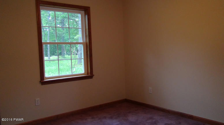 423 Mallard Lane Bushkill, PA 18324 - Photo 2 of 13