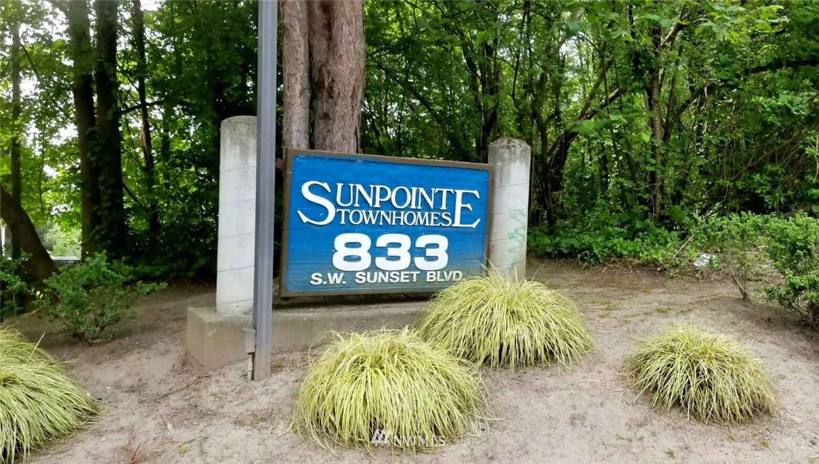 833 Southwest Sunset Boulevard, Unit 3 Renton, WA 98057 - Photo 3 of 11
