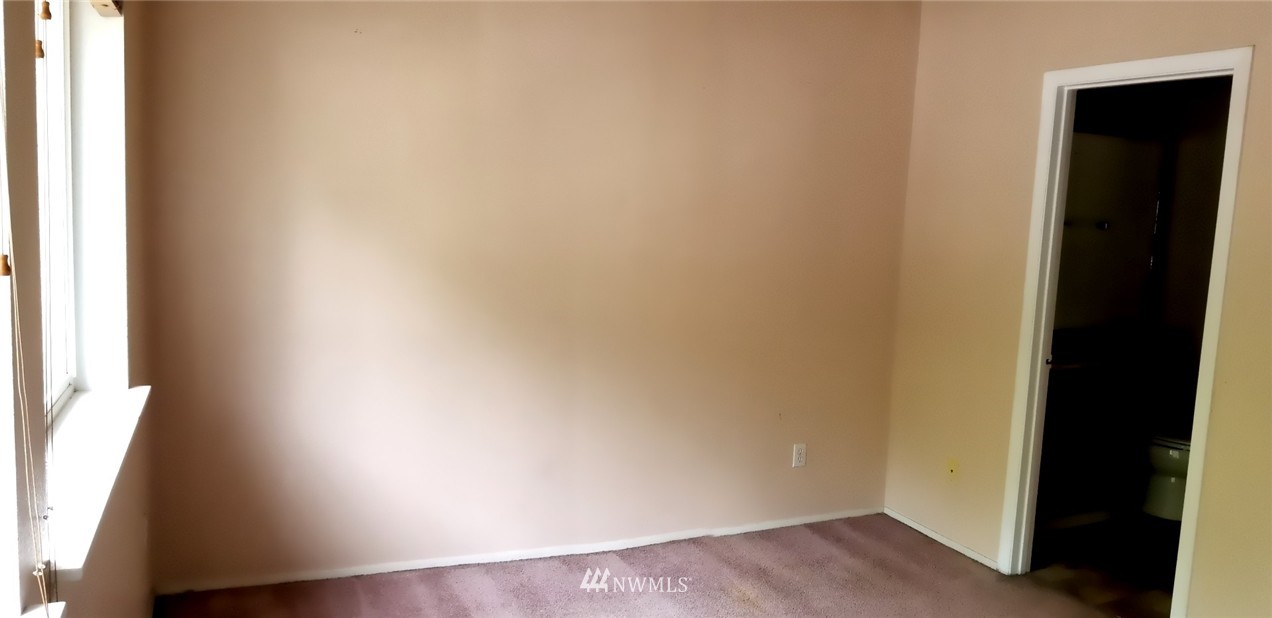 833 Southwest Sunset Boulevard, Unit 3 Renton, WA 98057 - Photo 4 of 11