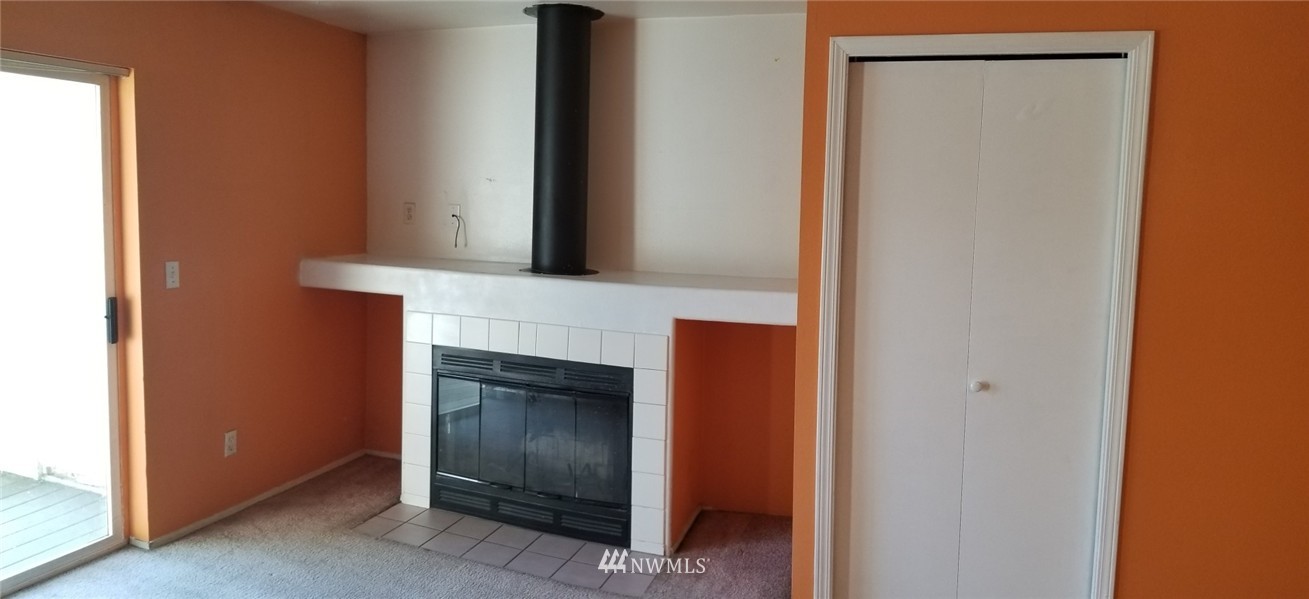 833 Southwest Sunset Boulevard, Unit 3 Renton, WA 98057 - Photo 5 of 11