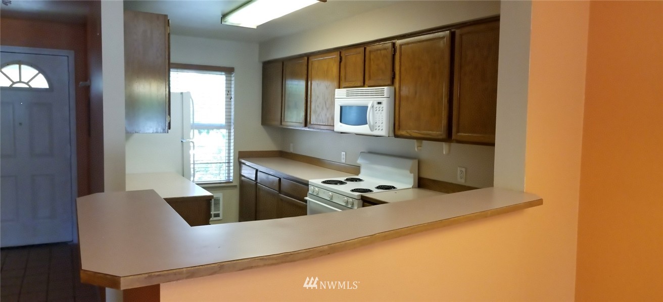 833 Southwest Sunset Boulevard, Unit 3 Renton, WA 98057 - Photo 6 of 11