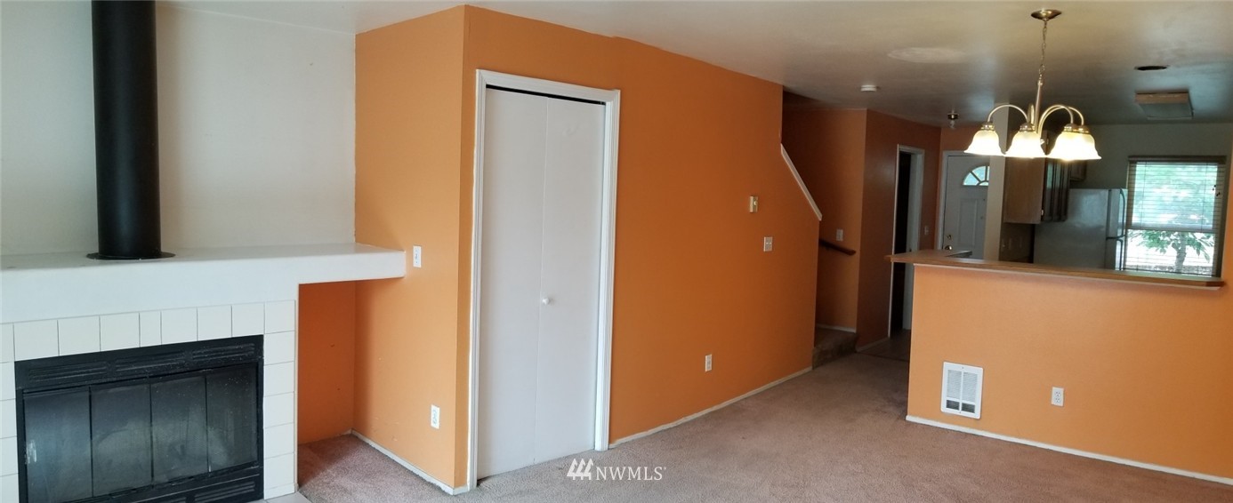 833 Southwest Sunset Boulevard, Unit 3 Renton, WA 98057 - Photo 8 of 11