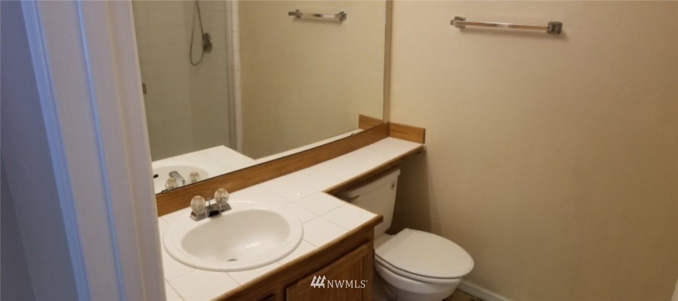 833 Southwest Sunset Boulevard, Unit 3 Renton, WA 98057 - Photo 9 of 11
