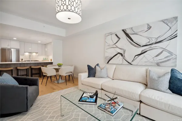 $1,253,000 | 218 Middle Neck Road, Unit 201, Great Neck, NY 11021