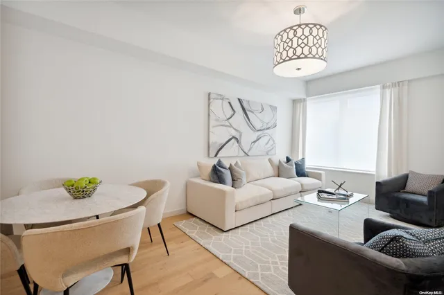 $1,253,000 | 218 Middle Neck Road, Unit 201, Great Neck, NY 11021