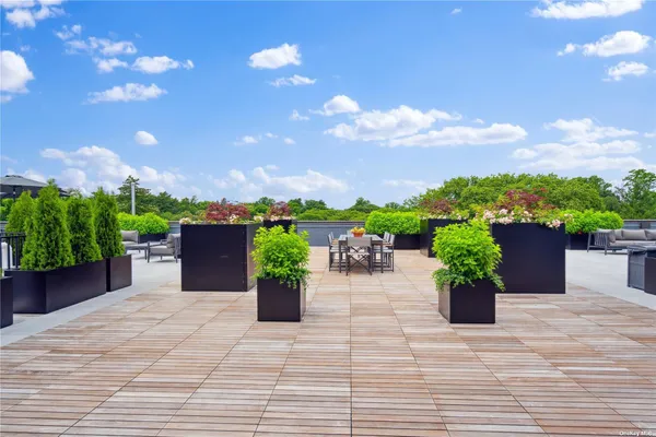 $1,253,000 | 218 Middle Neck Road, Unit 201, Great Neck, NY 11021