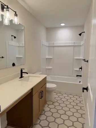 $799,990 | 906 South Woodlawn Avenue, Unit I, St. Paul, MN 55116