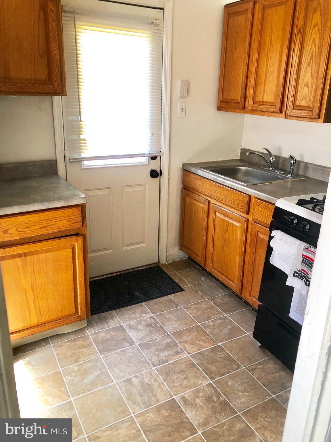 4518 Fairfax Road Baltimore, MD 21216 - Photo 4 of 9