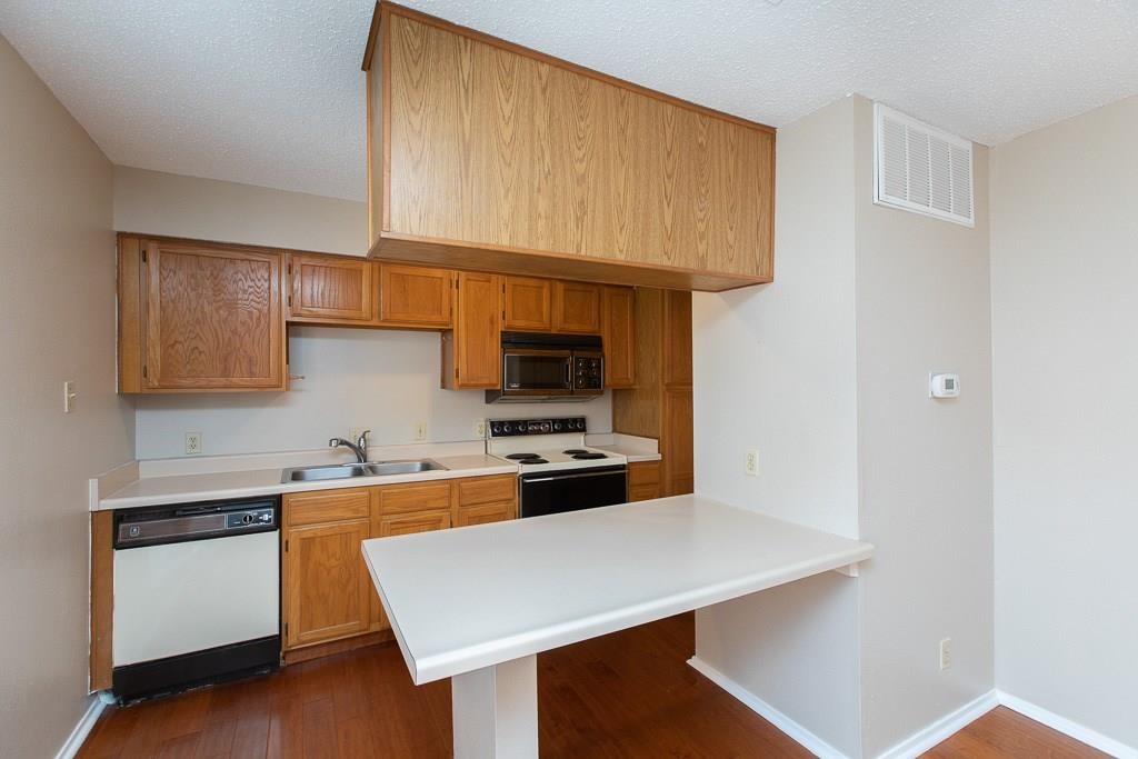 3115 Helms Street, Unit 201 Austin, TX 78705 - Photo 6 of 19