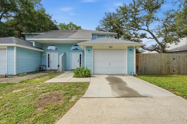 $2,000 | 403 B Yancey Street, Fort Walton Beach, FL 32547