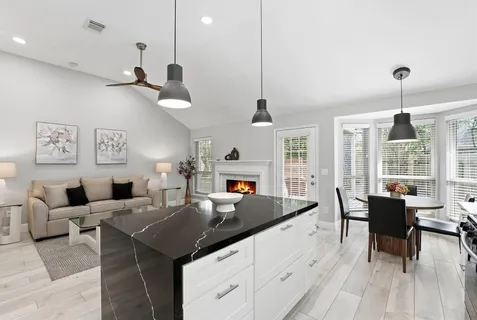 $2,400 | 179 North Dreamweaver Circle, The Woodlands, TX 77380